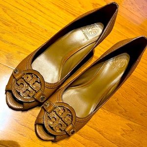 Tory Burch brown leather pumps, size 9.5 women’s in very good condition.